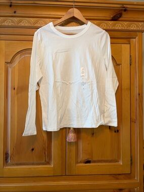 Old Navy White Long Sleeve Tee 
100% cotton